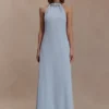 Abeda katoenen maxi-jurk met metalen details – lichtblauw Abeda katoenen maxi-jurk met metalen details – lichtblauw