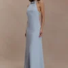 Abeda katoenen maxi-jurk met metalen details – lichtblauw Abeda katoenen maxi-jurk met metalen details – lichtblauw