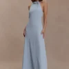 Abeda katoenen maxi-jurk met metalen details – lichtblauw Abeda katoenen maxi-jurk met metalen details – lichtblauw