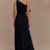 Adalyn crêpe maxi-jurk met één schouder – Zwart Adalyn crêpe maxi-jurk met één schouder – Zwart