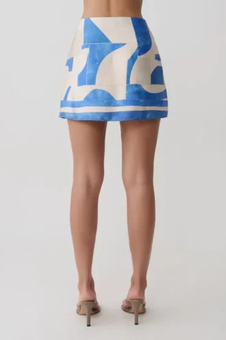 Adelaide satijnen minirok – Blauwe geometrische tegelprint
