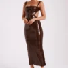 Adoria maxi-jurk met pailletten en uitsnijdingen – Chocoladebruin Adoria maxi-jurk met pailletten en uitsnijdingen – Chocoladebruin
