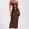 Adoria maxi-jurk met pailletten en uitsnijdingen – Chocoladebruin Adoria maxi-jurk met pailletten en uitsnijdingen – Chocoladebruin