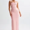 Adoria maxi-jurk met pailletten en uitsnijdingen – lichtroze Adoria maxi-jurk met pailletten en uitsnijdingen – lichtroze