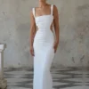 Adoria Maxi-jurk met pailletten en uitsnijdingen – Wit Adoria Maxi-jurk met pailletten en uitsnijdingen – Wit