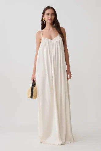Adriana satijnen maxi-jurk met plooien – Buttercream