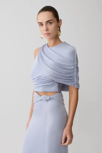 Adrienne Lurex-top met één schouder – Pastelblauw