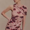 Adrienne mini-jurk met één schouder van mesh – Nude met vage bloemenprint Adrienne mini-jurk met één schouder van mesh – Nude met vage bloemenprint