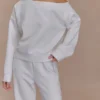 Aiden slouchy trui met ronde hals – ivoor Aiden slouchy trui met ronde hals – ivoor
