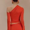 Ainsley asymmetrische top met lange mouwen en bloemenversiering – gebrand oranje Ainsley asymmetrische top met lange mouwen en bloemenversiering – gebrand oranje