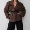 Alden kort trenchcoat – Chocoladebruin Alden kort trenchcoat – Chocoladebruin