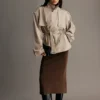 Alden kort trenchcoat – Pebble Alden kort trenchcoat – Pebble