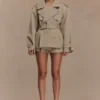 Alden kort trenchcoat – Pebble Alden kort trenchcoat – Pebble