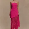 Aleena maxi-jurk van satijn en kant – Dragonfruit Aleena maxi-jurk van satijn en kant – Dragonfruit