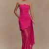 Aleena maxi-jurk van satijn en kant – Dragonfruit Aleena maxi-jurk van satijn en kant – Dragonfruit