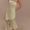 Aleena satijnen en kanten maxi-jurk – Lemon Aleena satijnen en kanten maxi-jurk – Lemon