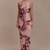 Alessandra Slinky maxi-jurk met ruches – Roze wazige bloemenprint Alessandra Slinky maxi-jurk met ruches – Roze wazige bloemenprint
