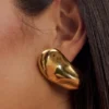 Alicia horizontale oorbellen – goud Alicia horizontale oorbellen – goud