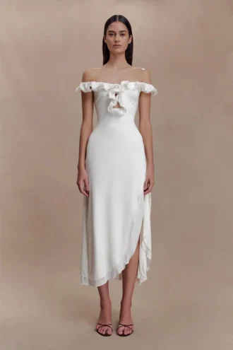 Allegra off-shoulder midi-jurk met ruches – ivoor