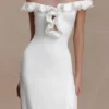 Allegra off-shoulder midi-jurk met ruches – ivoor Allegra off-shoulder midi-jurk met ruches – ivoor