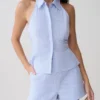 Allison haltertop zonder mouwen – Blauw met krijtstreep Allison haltertop zonder mouwen – Blauw met krijtstreep
