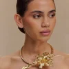 Allona bloemenchoker – goud Allona bloemenchoker – goud