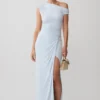 Alyn off-shoulder gedrapeerde maxi-jurk – lichtblauw Alyn off-shoulder gedrapeerde maxi-jurk – lichtblauw