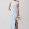 Alyn off-shoulder gedrapeerde maxi-jurk – lichtblauw Alyn off-shoulder gedrapeerde maxi-jurk – lichtblauw