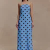 Amaya strapless chiffon maxi-jurk – blauw met stippen Amaya strapless chiffon maxi-jurk – blauw met stippen
