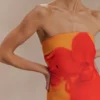 Amaya strapless chiffon maxi-jurk – Koi Orchid-print Amaya strapless chiffon maxi-jurk – Koi Orchid-print