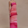 Amaya strapless chiffon maxi-jurk – roze zonsondergangprint Amaya strapless chiffon maxi-jurk – roze zonsondergangprint
