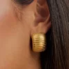Amelia Textured Hoop – Goud Amelia Textured Hoop – Goud