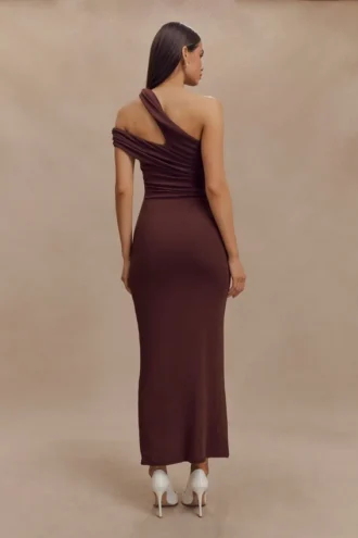 Anastasia midi-jurk met één schouder van modal – Mahonie