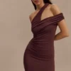 Anastasia midi-jurk met één schouder van modal – Mahonie Anastasia midi-jurk met één schouder van modal – Mahonie