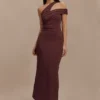 Anastasia midi-jurk met één schouder van modal – Mahonie Anastasia midi-jurk met één schouder van modal – Mahonie
