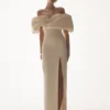 Angelica Taffeta Off-Shoulder Bruidsjurk – Zacht Beige Angelica Taffeta Off-Shoulder Bruidsjurk – Zacht Beige
