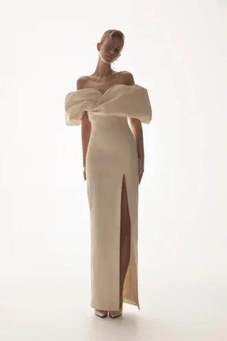 Angelica Taffeta Off-Shoulder Bruidsjurk – Zacht Beige