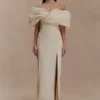 Angelica Taffeta Off-Shoulder Bruidsjurk – Zacht Beige Angelica Taffeta Off-Shoulder Bruidsjurk – Zacht Beige