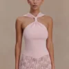 Angelika gebreide top met gedraaide voorkant – Babyroze Angelika gebreide top met gedraaide voorkant – Babyroze