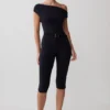 Anh jumpsuit met één schouder van modal – Zwart Anh jumpsuit met één schouder van modal – Zwart