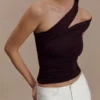 Anna modale top met één schouder – Cacaobruin Anna modale top met één schouder – Cacaobruin