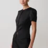 Anne satijnen top met korte mouwen – Zwart Anne satijnen top met korte mouwen – Zwart
