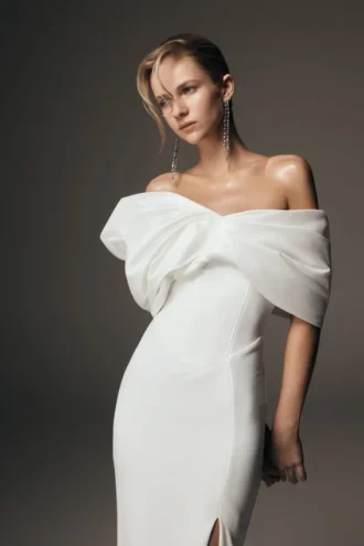 Aphrodite off-shoulder crêpe jurk – ivoor