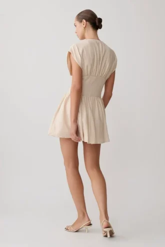 Arabella mini-jurk van linnen met getailleerde taille – naturel