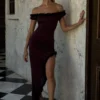 Arielle off-shoulder midi-jurk met ruches – Pruim Arielle off-shoulder midi-jurk met ruches – Pruim