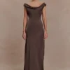 Ashley maxi-jurk met cowl-hals, kant en satijn – mokka Ashley maxi-jurk met cowl-hals, kant en satijn – mokka