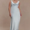 Ashley maxi-jurk met cowl-hals van kant en satijn – IJsblauw Ashley maxi-jurk met cowl-hals van kant en satijn – IJsblauw