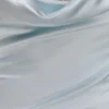 Ashley maxi-jurk met cowl-hals van kant en satijn – IJsblauw Ashley maxi-jurk met cowl-hals van kant en satijn – IJsblauw