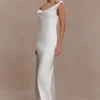 Ashley maxi-jurk met cowl-hals van kant en satijn – ivoor Ashley maxi-jurk met cowl-hals van kant en satijn – ivoor