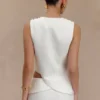 Astrid asymmetrische mouwloze top – Wit Astrid asymmetrische mouwloze top – Wit